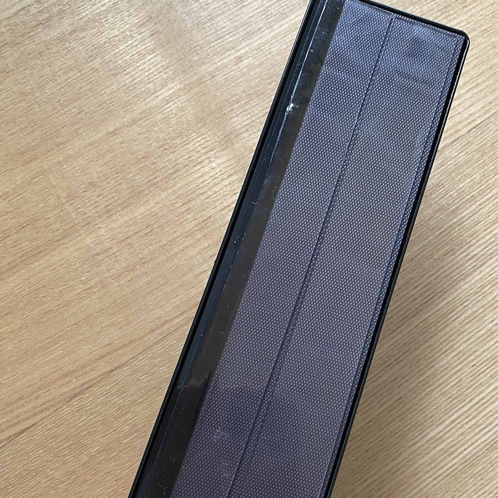 超強力両面テープでタオル掛けを設置する