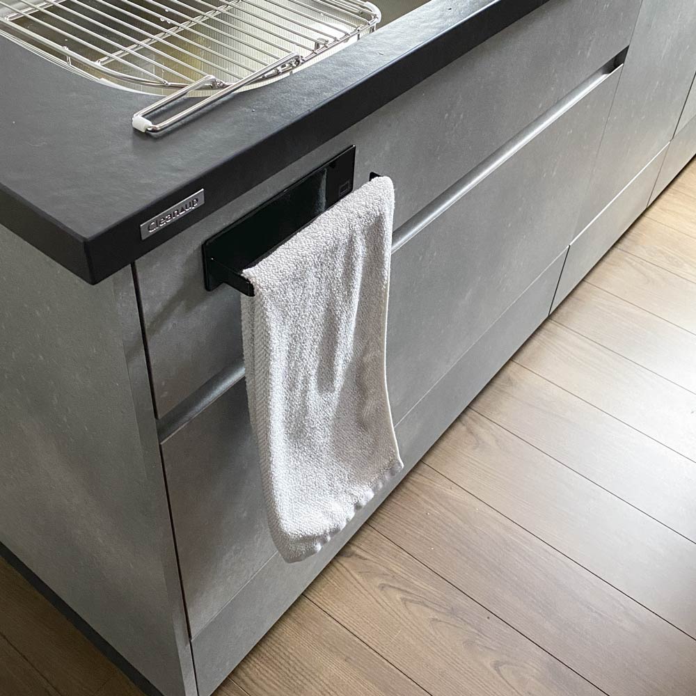 取っ手レスキッチンにタオル掛け設置完了！！