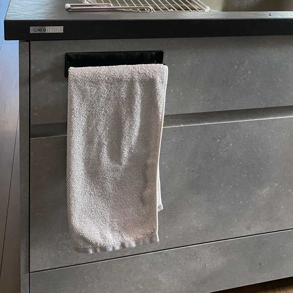 取っ手レスキッチンにタオル掛け設置 正面画像