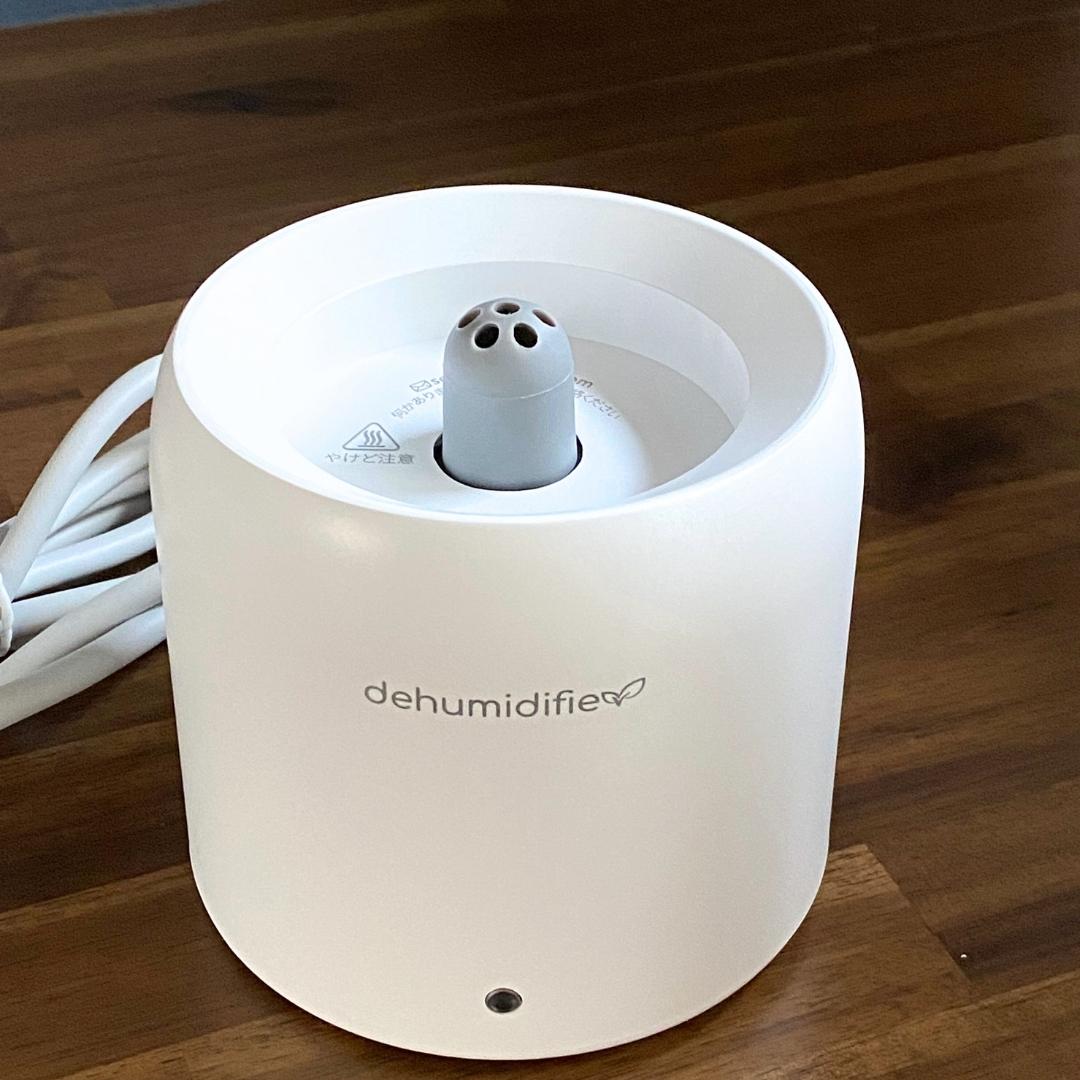 クローゼット・収納用 小型コードレス除湿器 お手入れは専用の乾燥スタンドにセットするだけです